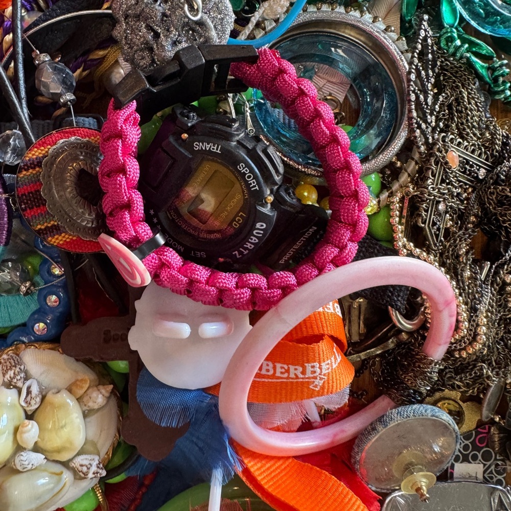 Mostly junk jewelry- 5 lbs - Picture 2 of 8